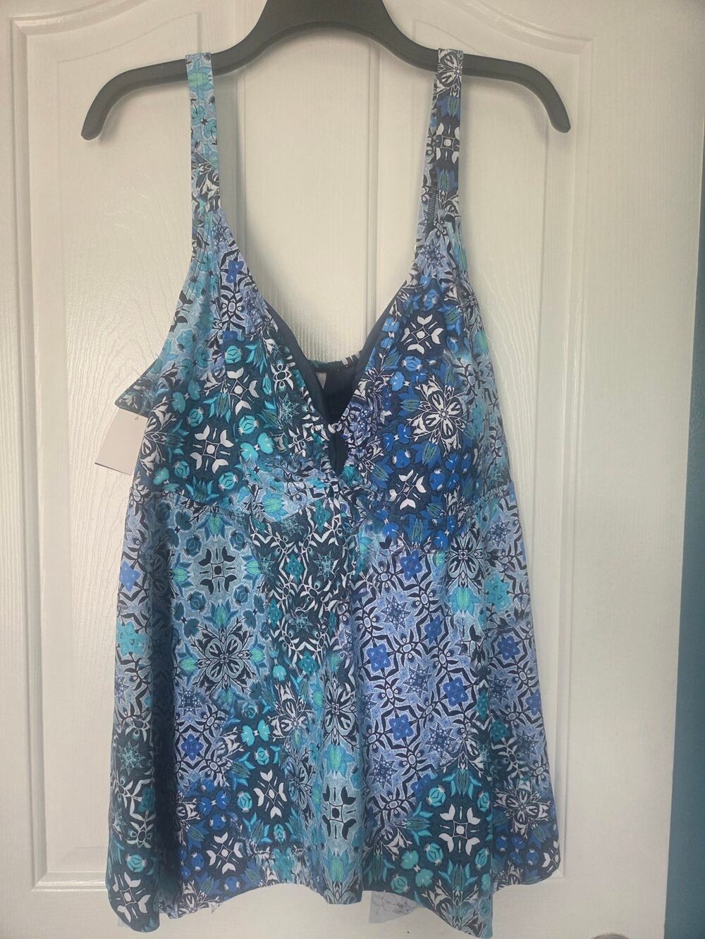Sunset Curve Two-Piece Tankini, Multi Blue Color.  NWT Size 24